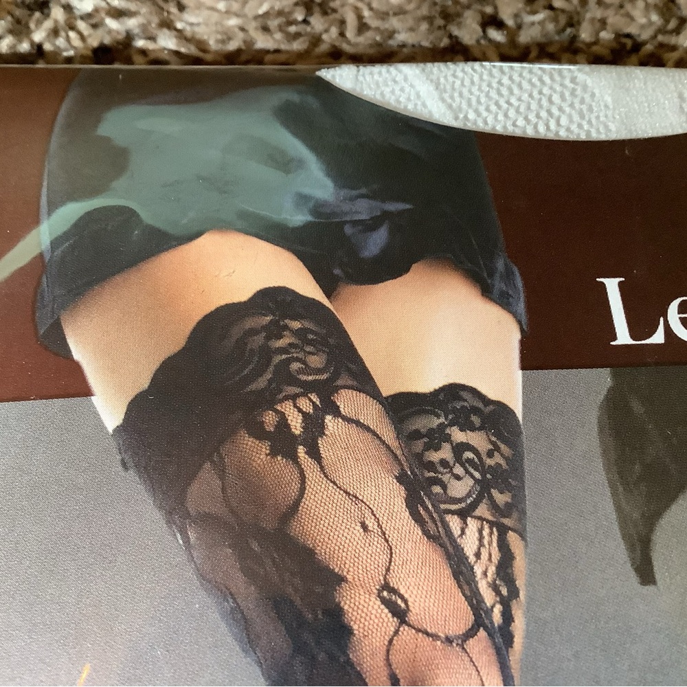 Leg Avenue lace thigh highs, color white, One Size - Picture 5 of 10